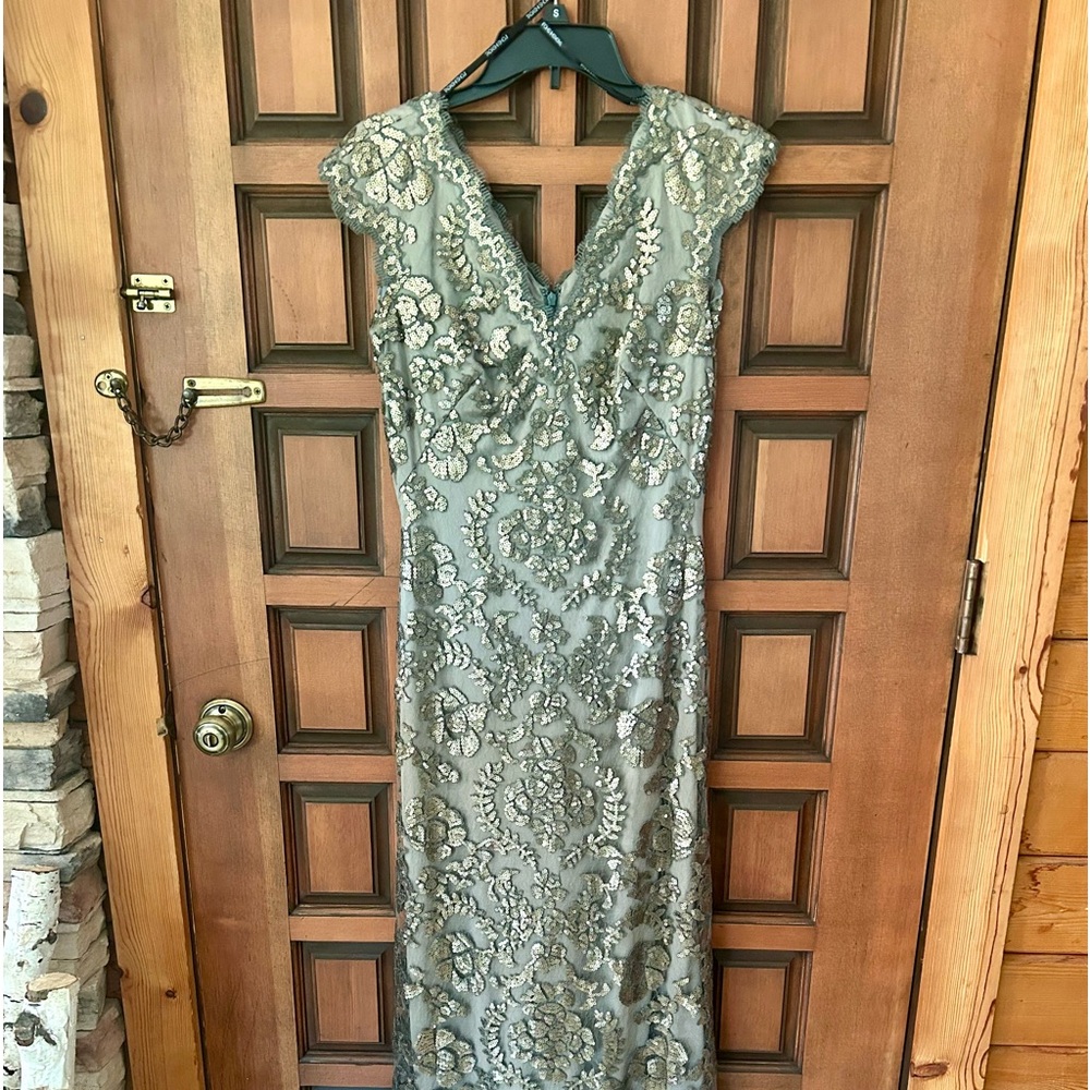 Tadashoji Shoji full length dress size 4 New with Tags